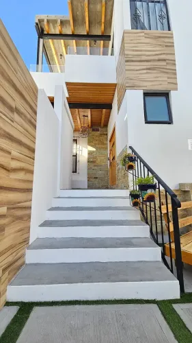 la_entrada_hacia_la_casa